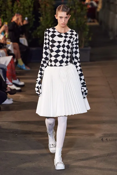 Look 4